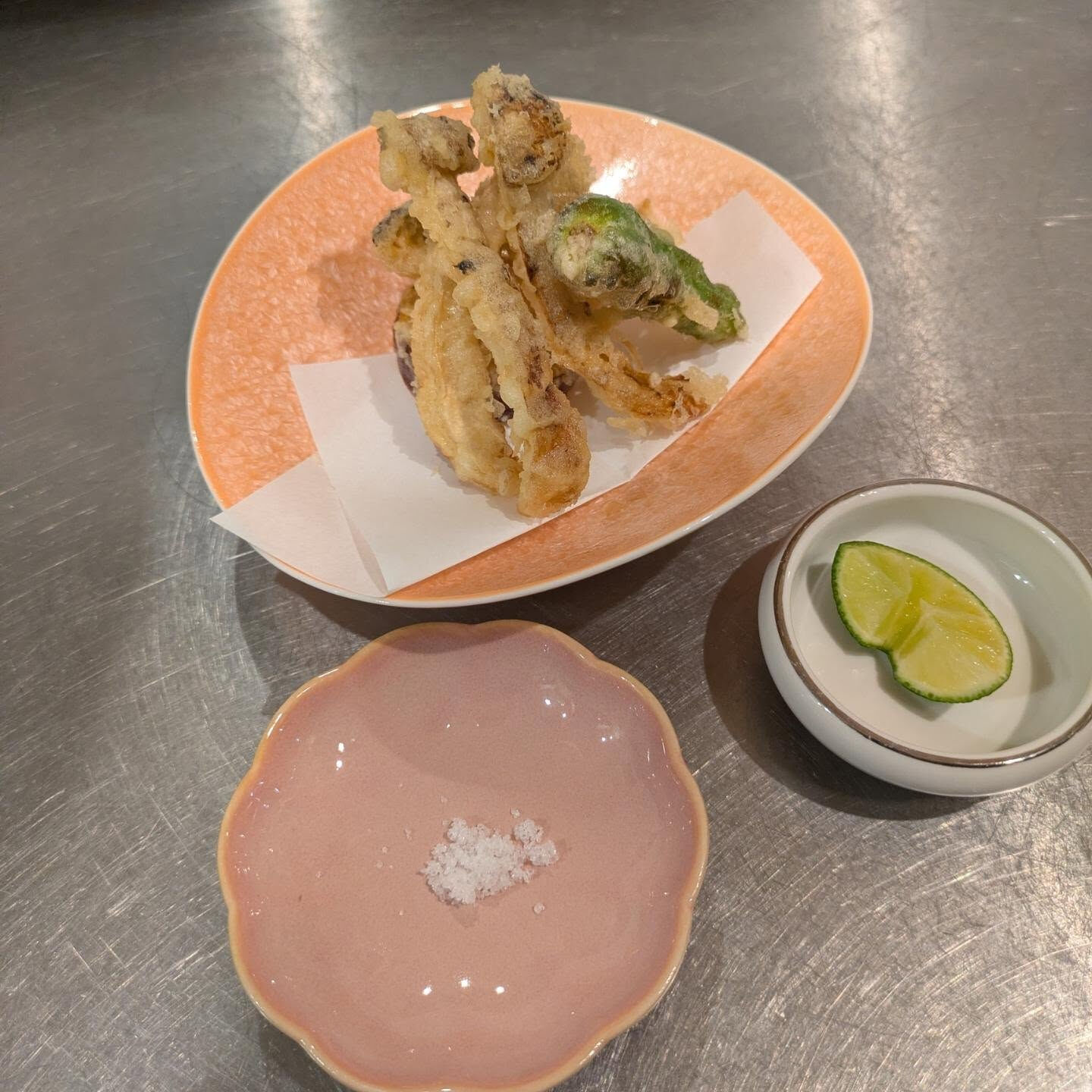 国産松茸を揚げ物で召し上がりたいとお客様からのリクエストお料