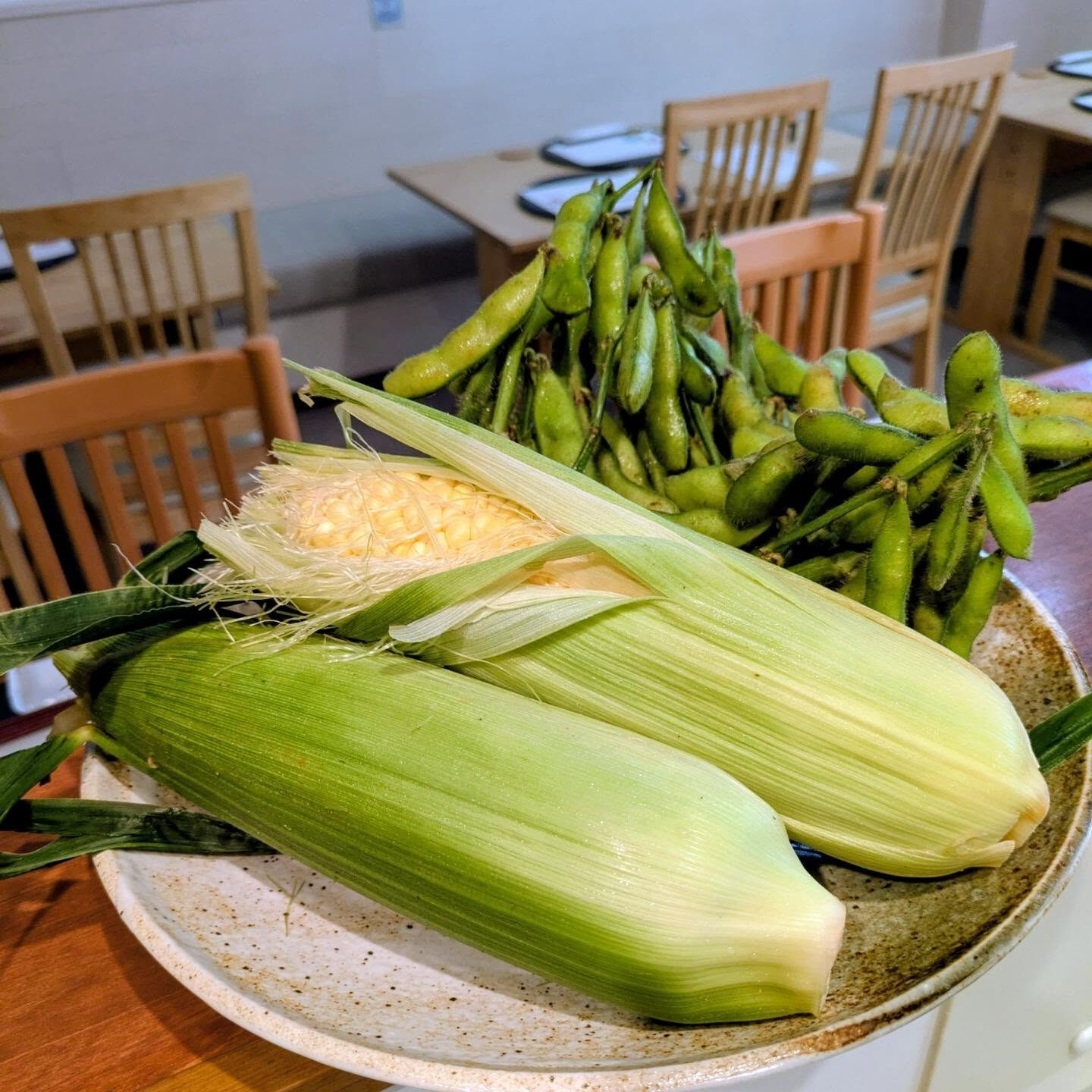 鎌倉野菜のとうもろこしと枝付き枝豆です